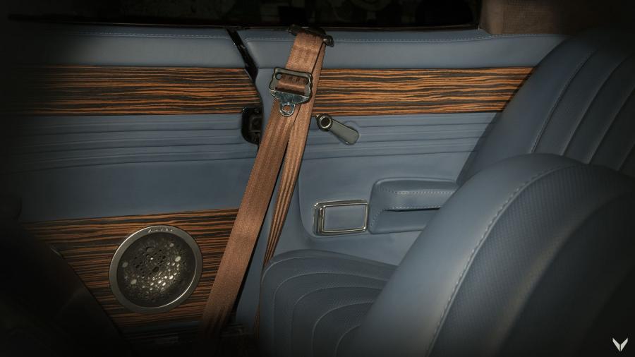 Детали интерьера Mercedes-Benz 250 CE by Villner (W114) 1970 года  (фото 11 из 24)